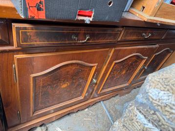 Dressoir en kast samen te koop in perfecte staat kwaliteit beschikbaar voor biedingen