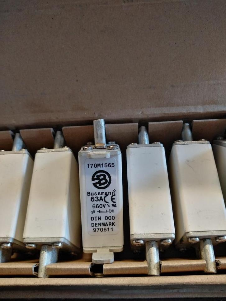 Fusible Bussmann ultra rapide 63A 660v, Bricolage & Construction, Électricité & Câbles, Enlèvement ou Envoi