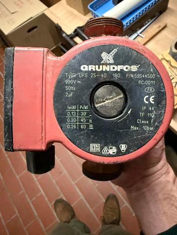 Grundfos UPS 25-40 180 circulatiepomp beschikbaar voor biedingen