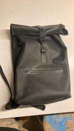 RAINS TRENDY WATERDICHTE RUGZAK, Handtassen en Accessoires, Tassen | Rugtassen, Ophalen, Zo goed als nieuw