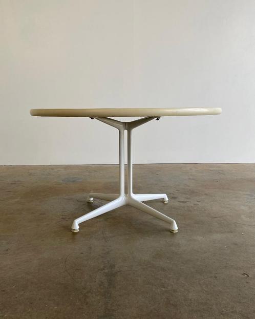 La Fonda Salontafel Charles & Ray Eames voor Herman Miller, Huis en Inrichting, Tafels | Salontafels, Gebruikt, Minder dan 50 cm