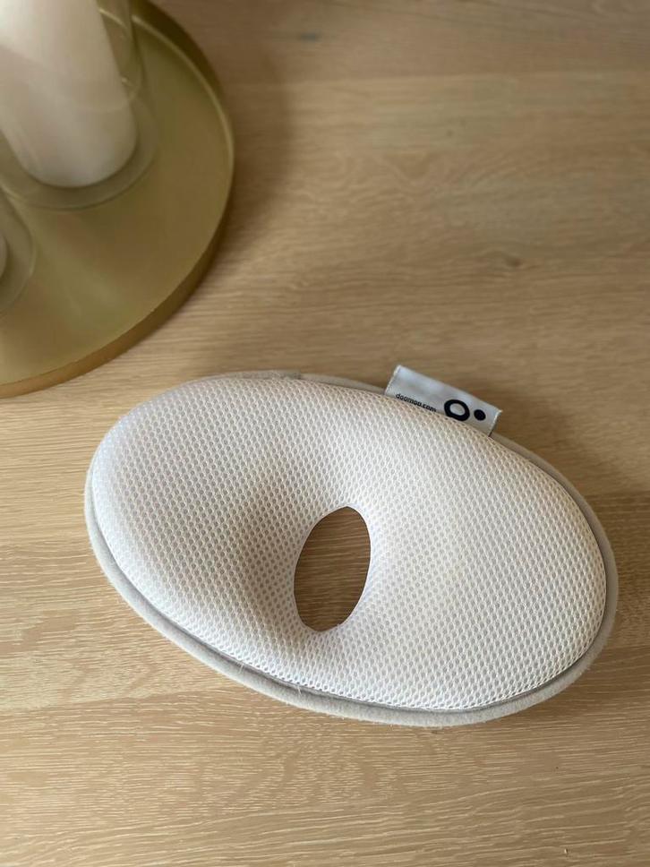 Doomoo ergonomisch hoofdkussen - baby pillow, Kinderen en Baby's, Overige Kinderen en Baby's, Zo goed als nieuw, Ophalen