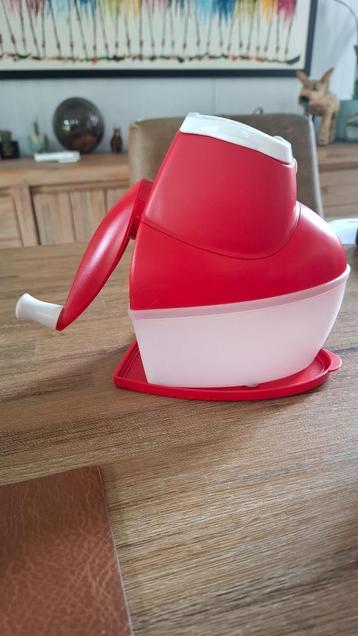 kaasmolen Tupperware beschikbaar voor biedingen