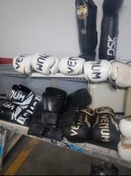 Lot de gants de boxe et protege tibia, Sports & Fitness, Boxe, Enlèvement ou Envoi, Utilisé, Gants de boxe
