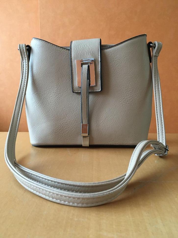 Hillis & Derry - beige handtas met schouderriem, Handtassen en Accessoires, Tassen | Damestassen, Zo goed als nieuw, Handtas, Beige