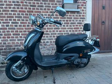 AGM retro scooter zwart weinig kilometers  beschikbaar voor biedingen