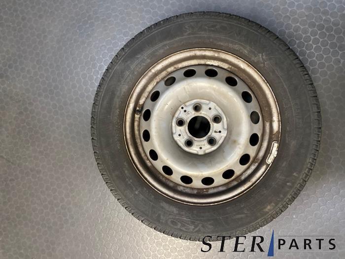 Velg + Winterband van een Mercedes Vito, Auto-onderdelen, Banden en Velgen, Personenwagen, Gebruikt, 3 maanden garantie, Ophalen of Verzenden