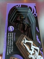 Skeleton in casket bakvorm, Hobby en Vrije tijd, Taarten en Cupcakes maken, Ophalen of Verzenden, Zo goed als nieuw, Bakvorm