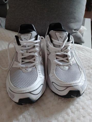 Nieuwe sport schoenen merk PUMA maat 44.Tel 0475 96 19 33 beschikbaar voor biedingen