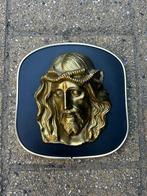 Jezus hoofd voor aan de muur, Ophalen