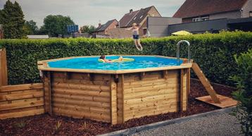 zwembad hout +zonnepanelen + vele extra's beschikbaar voor biedingen