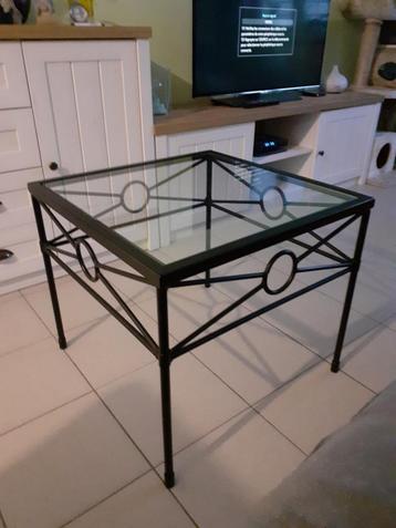 TABLE DE SALON EN VERRE ET METAL - 60X60X52 beschikbaar voor biedingen