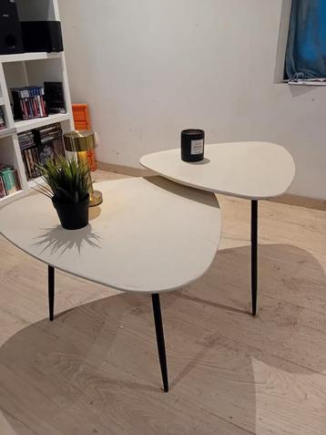 2 delig salon tafel beschikbaar voor biedingen