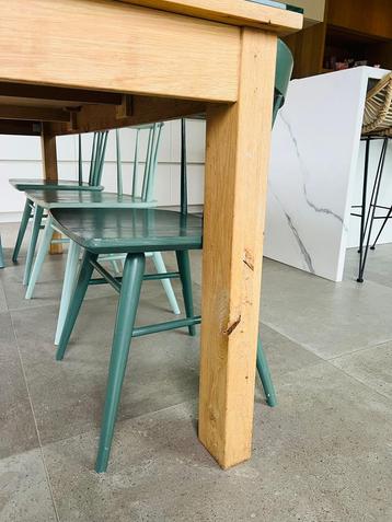 Eettafel eik uniek stuk met inlegwerk witte rivierkeien beschikbaar voor biedingen