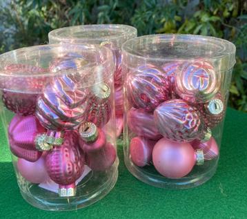 KOKER MET 10 KERSTBOOM BALLEN ROZE NIEUW  disponible aux enchères