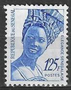 Senegal 1993 - Yvert 1040 - Elegante Senegalese (ST), Timbres & Monnaies, Timbres | Afrique, Envoi, Affranchi