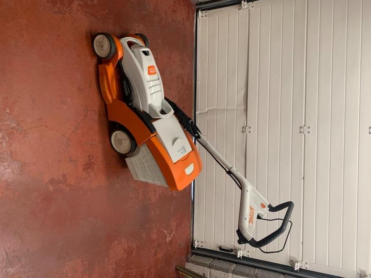 Stihl accu grasmaaier, Tuin en Terras, Grasmaaiers, Gebruikt, Accu-grasmaaier, 30 t/m 39 cm, Cirkelmaaier, Ophalen