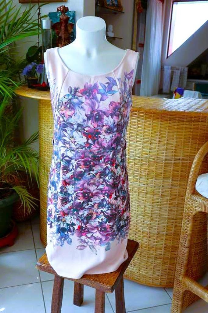 frisse jurk vol bloemen, Kleding | Dames, Jurken, Gedragen, Maat 38/40 (M), Onder de knie, Ophalen of Verzenden