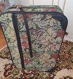 Valise sur roulettes en tissu brodé comme neuve, Bijoux, Sacs & Beauté, Valises, Enlèvement, Comme neuf, Autres matériaux, Roulettes