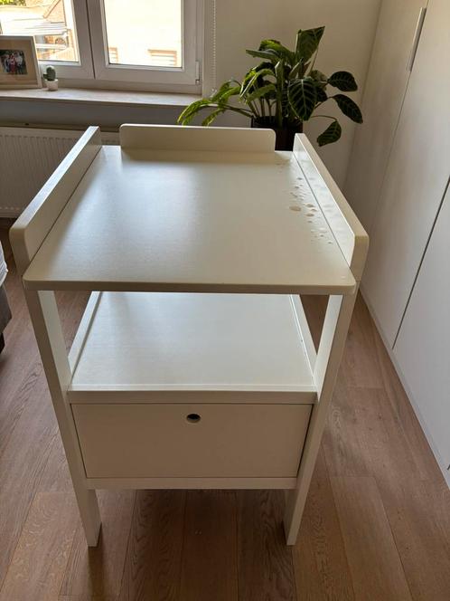 Verzorgingstafel Pericles met schuif en wieltjes, Huis en Inrichting, Slaapkamer | Nachtkastjes, Gebruikt, Ophalen