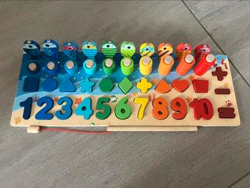 Houten speelbord beschikbaar voor biedingen