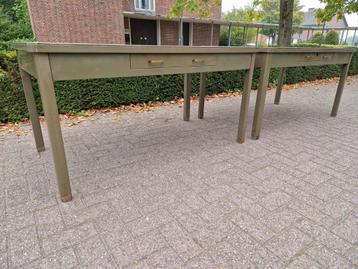 Vintage industriële bureau meubels  beschikbaar voor biedingen