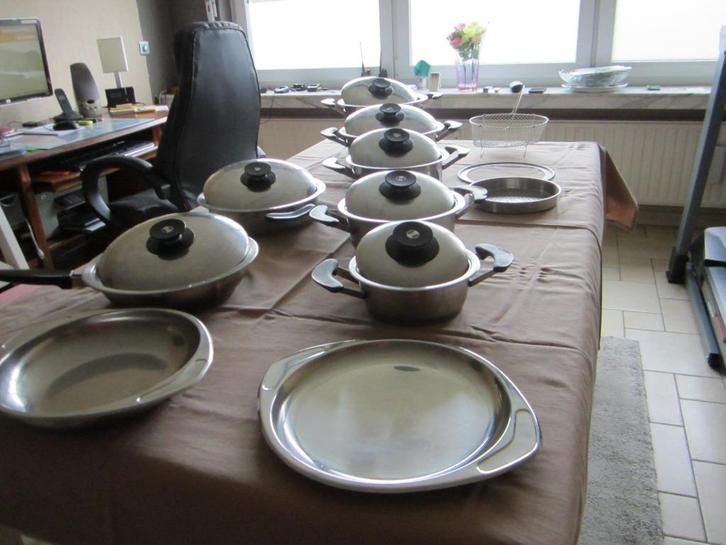 KOOKPOTTEN EN PANNEN A.M.C.  Watervrij koken., Huis en Inrichting, Keuken | Potten en Pannen, Zo goed als nieuw, Koekenpan of Braadpan