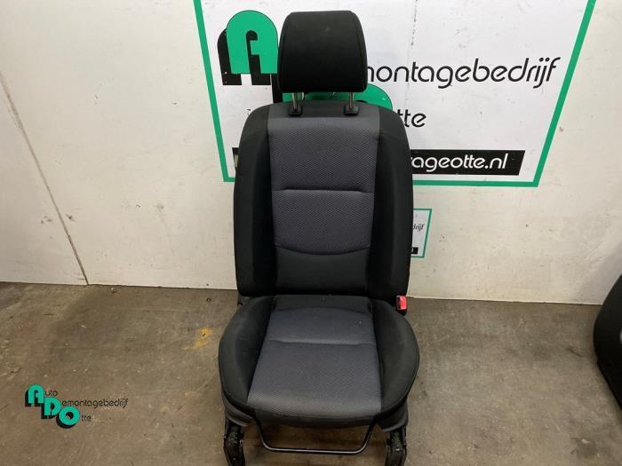 Siège droit d'un Mazda 5 (5 05-), Autos : Pièces & Accessoires, Habitacle & Garnissage, Mazda, Utilisé, 3 mois de garantie, Enlèvement ou Envoi