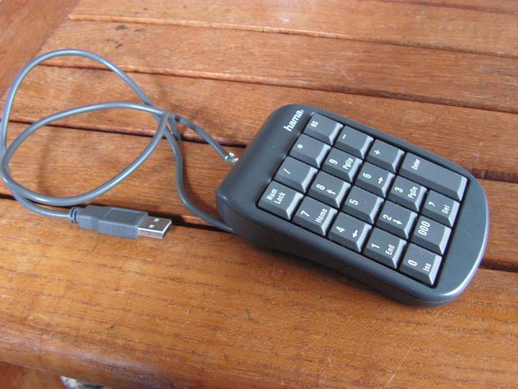 Extern numeriek klavier Hama Slimline., Computers en Software, Toetsenborden, Zo goed als nieuw, Numeriek, Bedraad, Ophalen of Verzenden