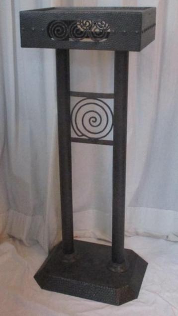 jardinière piedstal art déco fer forgé martelé