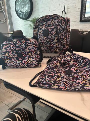 Cartable  ensembe kipling, Enlèvement
