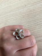 Zilveren ring met bloem, Handtassen en Accessoires, Ringen, Ophalen of Verzenden, Zo goed als nieuw, Dame, Zilver