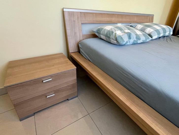 Bed + dressoir + bijpassende nachtkastjes – kwaliteitsvol, Huis en Inrichting, Slaapkamer | Complete slaapkamers, Zo goed als nieuw