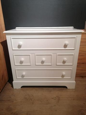 Commode Woodwork, kleerkast, babybed en ledikant.  beschikbaar voor biedingen