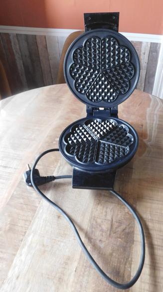 fer à galettes - gaufrier - électro cuisine- coeur -, Electroménager, Gaufriers, Utilisé, Enlèvement