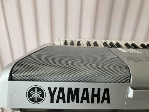 Yamaha PSR E413 Keyboard, Muziek en Instrumenten, Keyboards, Zo goed als nieuw, 61 toetsen, Yamaha, Aanslaggevoelig, Met standaard