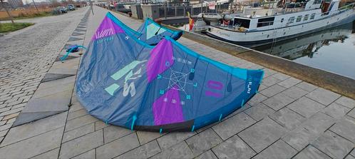 Duotone Evo SLS 10m, Watersport en Boten, Kitesurfen, Zo goed als nieuw, Kite, Ophalen of Verzenden