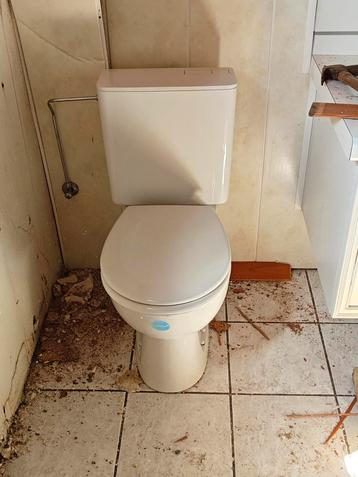 WC toilet Geberit spoelbak 3 jaar oud wegens afbraak woning beschikbaar voor biedingen