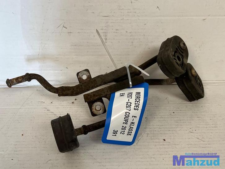 MERCEDES E klasse coupe C207 uitlaat steun rubber 2009-2016, Auto-onderdelen, Uitlaatsystemen, Mercedes-Benz, Gebruikt, Ophalen of Verzenden