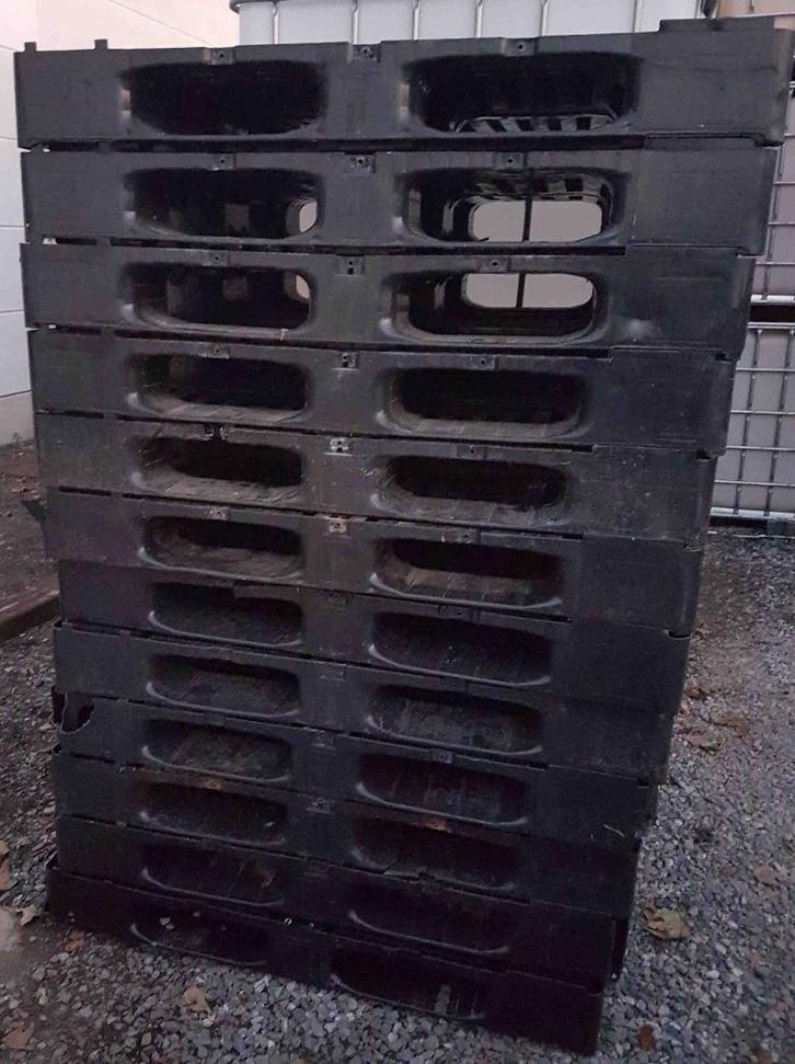 Palettes plastique 100 x 120 x 15 support cuve 1000 litres, Tuin en Terras, Regentonnen, Gebruikt, Kunststof, Ophalen