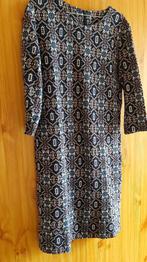 Flatterende blauwe jurk geometrischre motieven lange mouw, Blauw, Maat 42/44 (L), Ophalen of Verzenden, Zo goed als nieuw