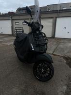 Vespa sprint full option B klasse, Fietsen en Brommers, Ophalen, Zo goed als nieuw