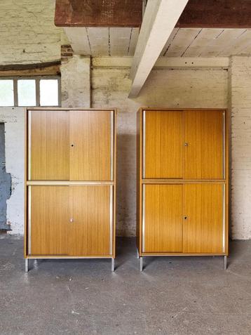 Vintage Kast met Schuifdeuren beschikbaar voor biedingen