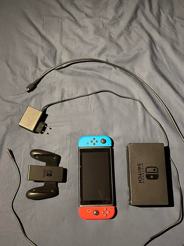 nintendo switch + dock + nintendo charger+nintendo HDMIcable, Ophalen, Zo goed als nieuw