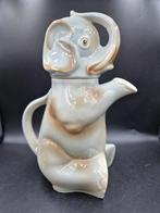Jaren 50 theepot koffiekan olifant  ( Barbotine? ), Antiek en Kunst, Curiosa en Brocante, Ophalen of Verzenden