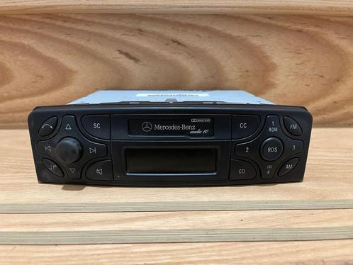 Radio CD casetofon A2038201686 A 203 820 16 86 [07] Mercedes, Auto-onderdelen, Dashboard en Schakelaars, Gebruikt, Ophalen of Verzenden
