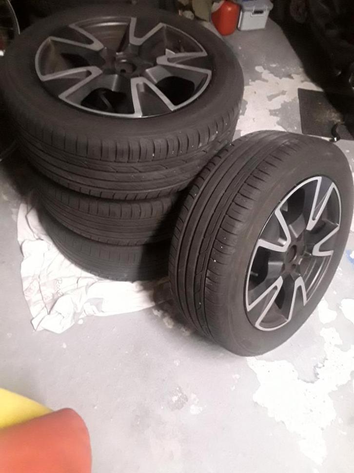 Jantes sport Fiat 500 x avec pneus de taille 215 -55-17.,,,, Autos : Pièces & Accessoires, Pneus & Jantes, Pneus et Jantes, 17 pouces