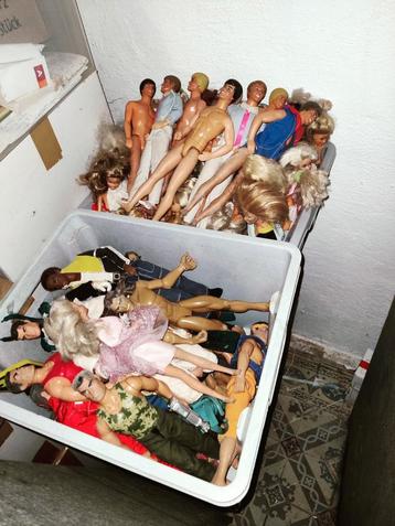 Poupées Barbie, plus de 100, beaucoup de vintage. C'est part disponible aux enchères