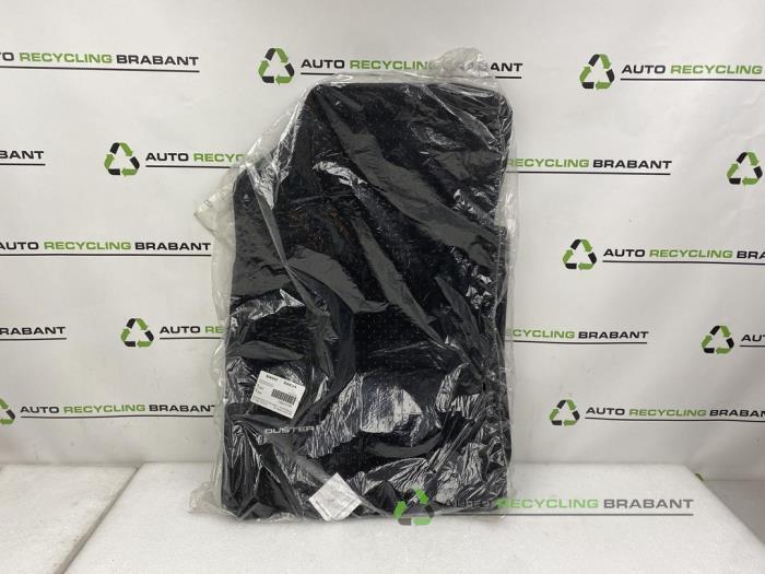 Matten Set van een Dacia Duster, Auto-onderdelen, Interieur en Bekleding, Gebruikt, 3 maanden garantie