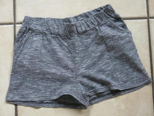 Een soepel shortje, maten 134-140 & 146-152, NIEUW, Kinderen en Baby's, Kinderkleding | Maat 134, Nieuw, Meisje, Broek, Ophalen